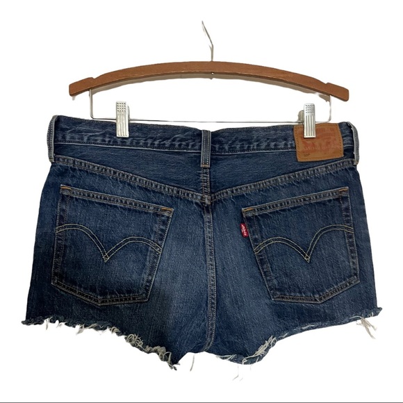 Levi’s 501 button fly jean shorts size 32. Dark wash. Raw hem. - Picture 5 of 11
